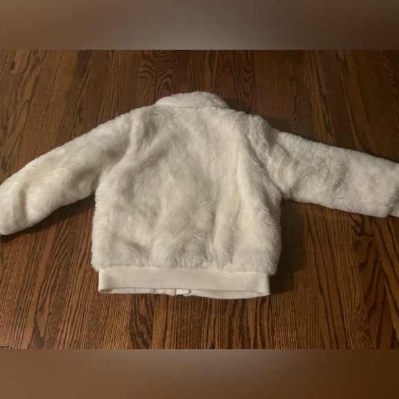 Gap fur jacket that converts into a vest - Picture 3 of 4